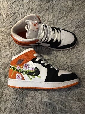 Air Jordan 1 Mid GS Floral Embroidery Black Orange (DQ8390-100)